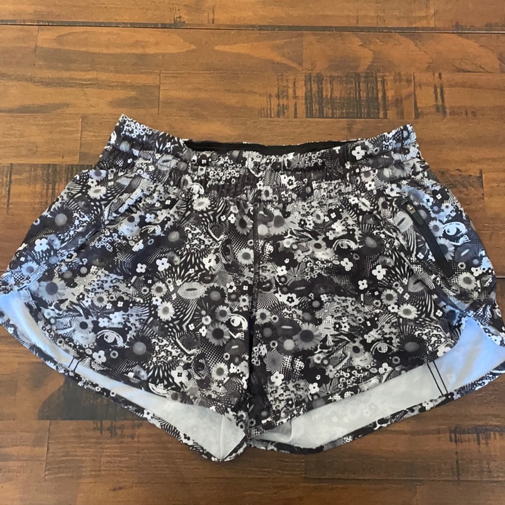Lululemon Seawheeze Tracker Short size 10, 4in